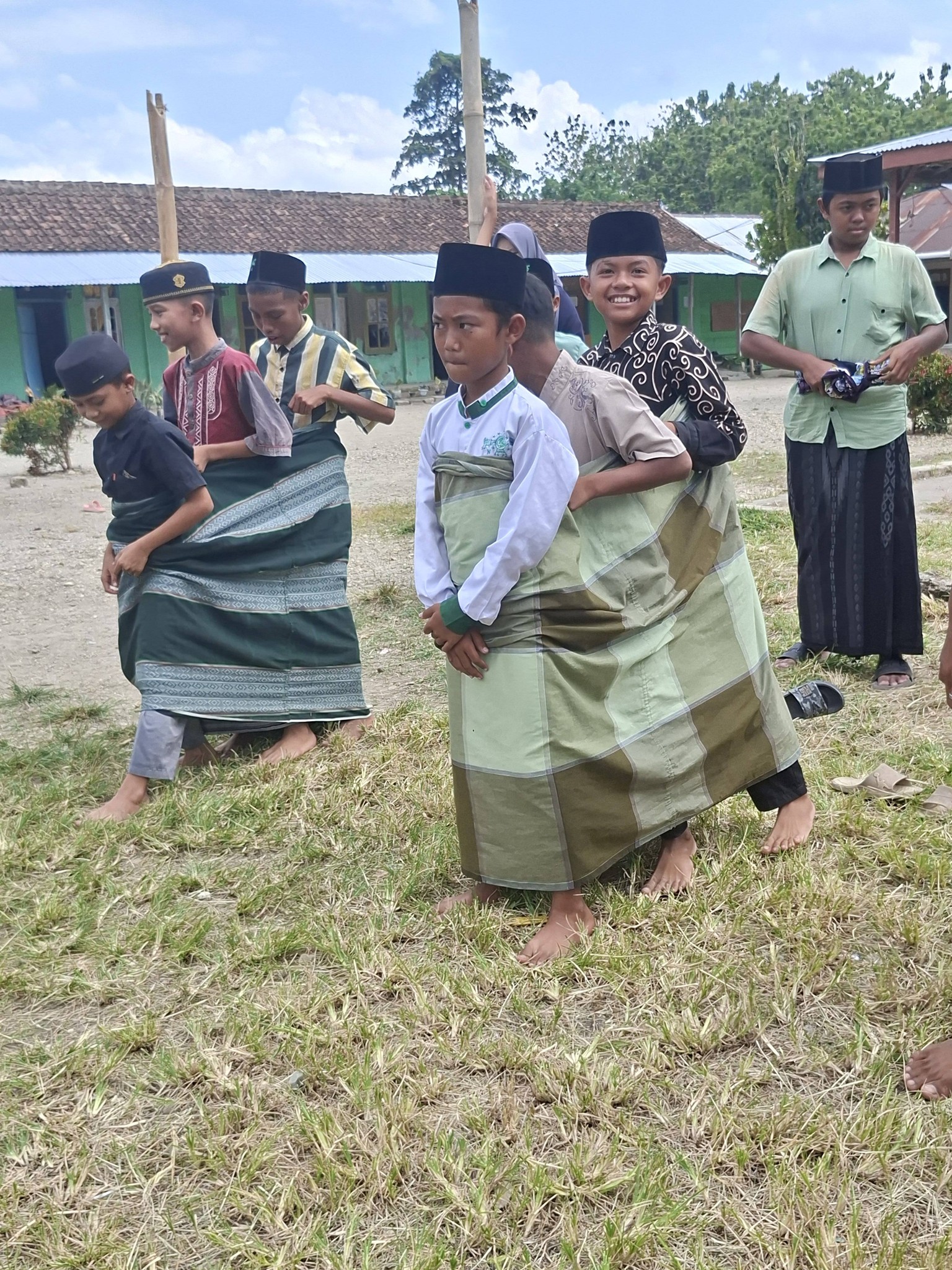 Lomba Balap sarung putra